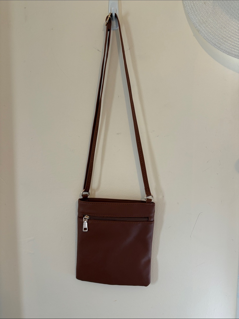 Classic Brown Crossbody Bag for Women - Sleek Everyday Carry
